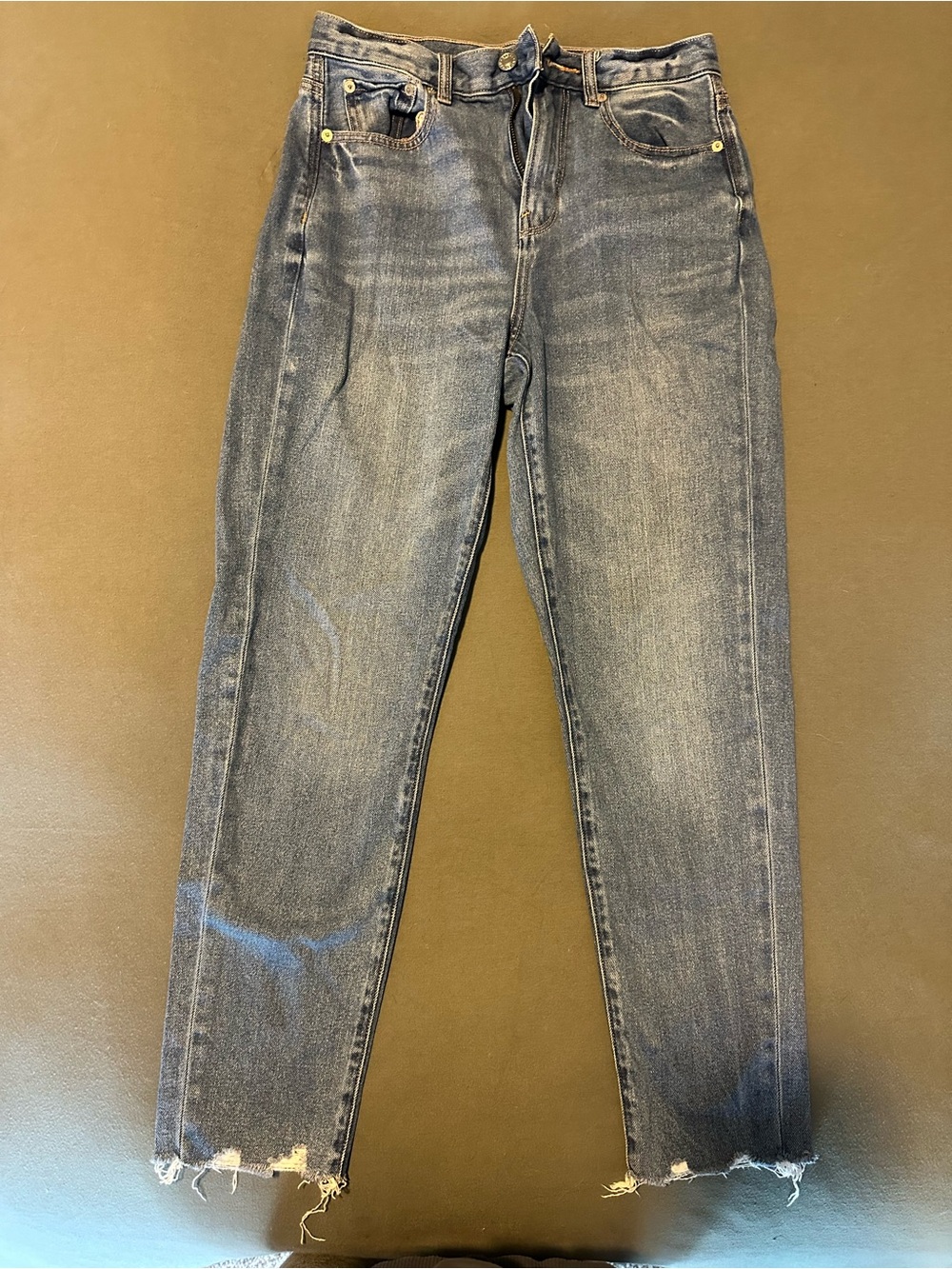 American Eagle Outfitters Straight-Leg Mom Jeans in Washed Blue